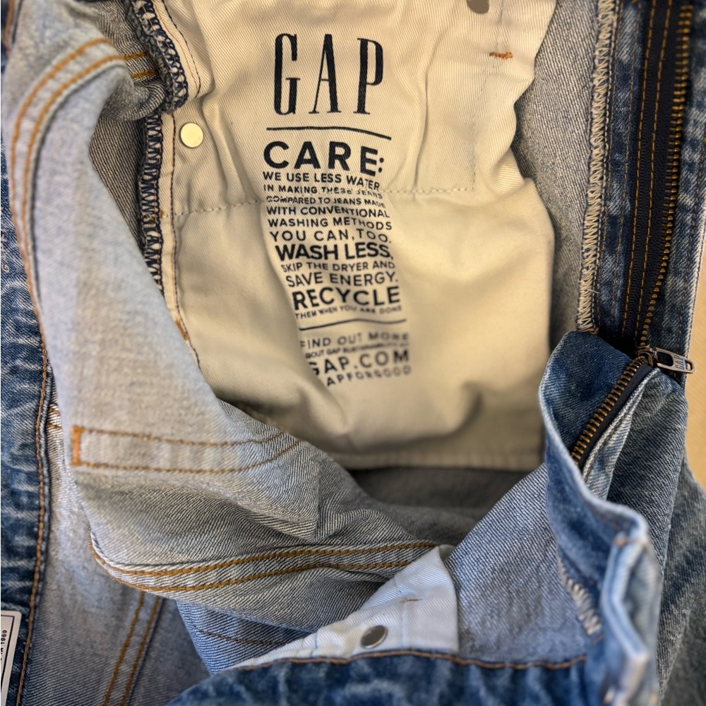 GAP Men's Straight Leg Jeans • NWOT • Size 31x32 • Classic Medium Wash Denim - Picture 5 of 7
